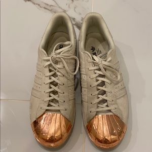 Adidas Rose Gold Cap Superstar Sneakers
